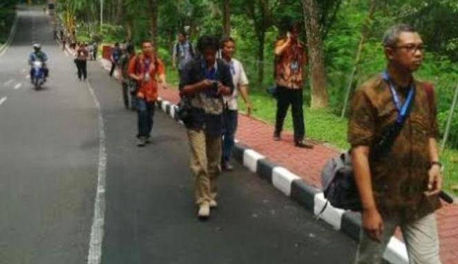 Para wartawan pilih pulang karena tak boleh meliput Jokowi. Foto: vivanews.com