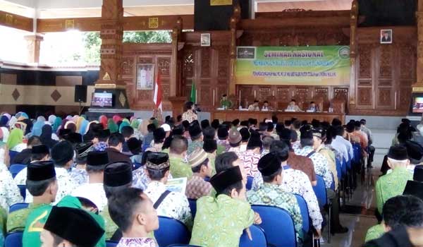 Suasana seminar nasional yang digelar Maarif NU Tuban. foto: suwandi/ BANGSAONLINE