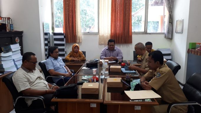 Rapat Kerja (Raker) Komisi III DPRD Situbondo dengan Kadis PUPP dan Kabag PBJ Setda Situbondo di Ruang Komisi III, Senin (10/10/2022). Foto: bangsaonline.com
