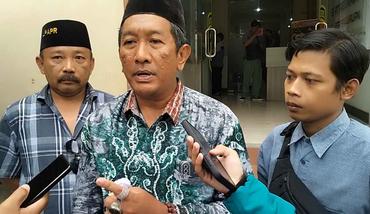 Ketua Umum LPAPR saat berada di Mapolres Pasuruan untuk melaporkan dugaan pencemaran nama baik yang dilakukan salah satu media online.