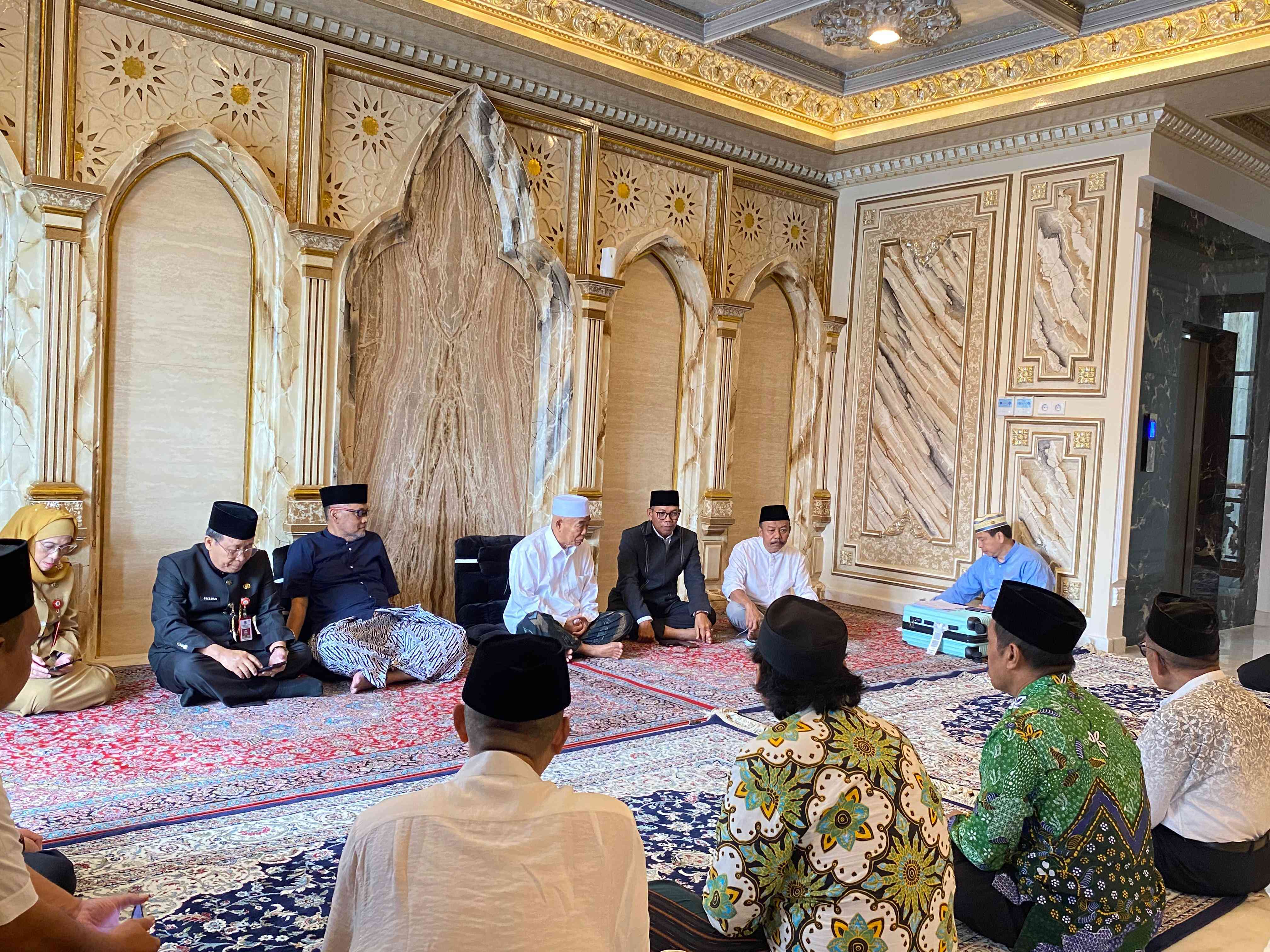 Gubernur Khofifah Tandatangani Rekom Pengusulan Kiai Yusuf Hasyim sebagai Pahlawan Nasional