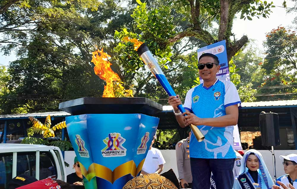 Wali Kota Malang Wahyu Hidayat usai menerima obor Porprov IX Jatim 2025 dari Wali Kota Batu.