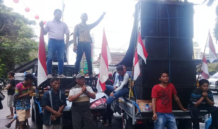 Warga Wongsorejo Banyuwangi Demo Tolak Penyewaan Pulau Tabuhan ke Asing