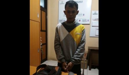 Tersangka pelaku pencurian yang terekam cctv.