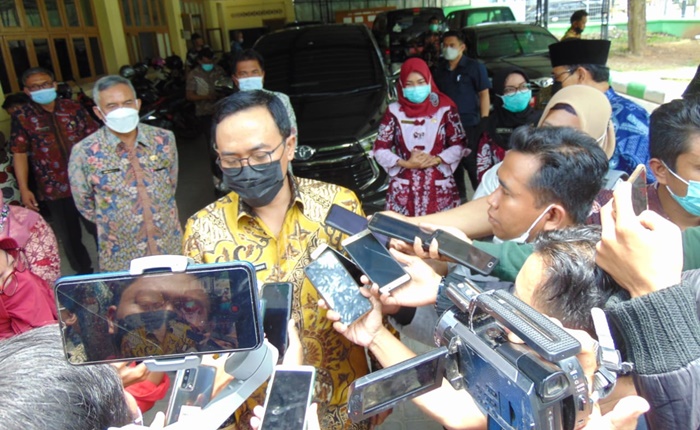 Bupati Pamekasan saat mengomentari penyelundupan pupuk dari Kabupaten Pamekasan.