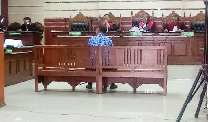 Bambang Sayogjo saat memberikan keterangan di PN Tipikor Surabaya. foto: ist.