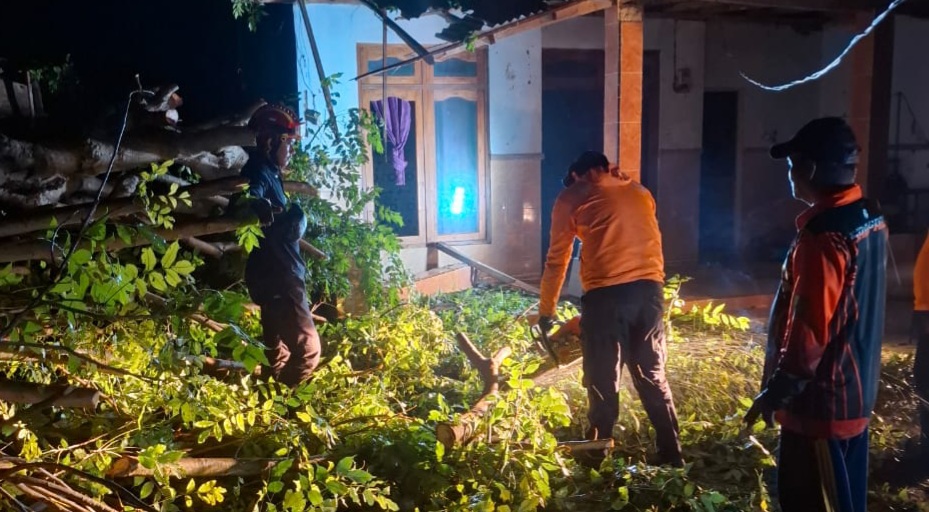 Angin Kencang Robohkan Dapur hingga Tewaskan Warga Camplong Sampang