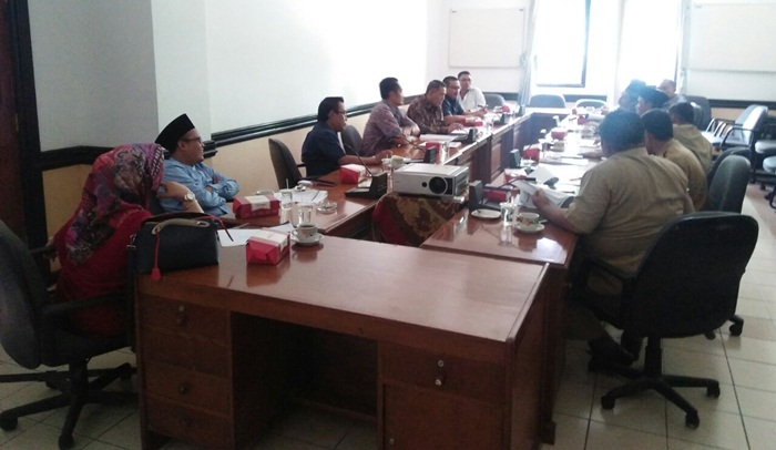 Hearing Komisi I DPRD dengan KPU dilaksanakan di ruang Gabungan DPRD, Senin (29/1). 