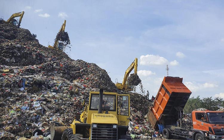 SIG memanfaatkan sampah di Tempat Pembuangan Sampah Terpadu (TPST) Bantargebang menjadi bahan bakar alternatif di pabrik SBI Narogong Jawa Barat.
