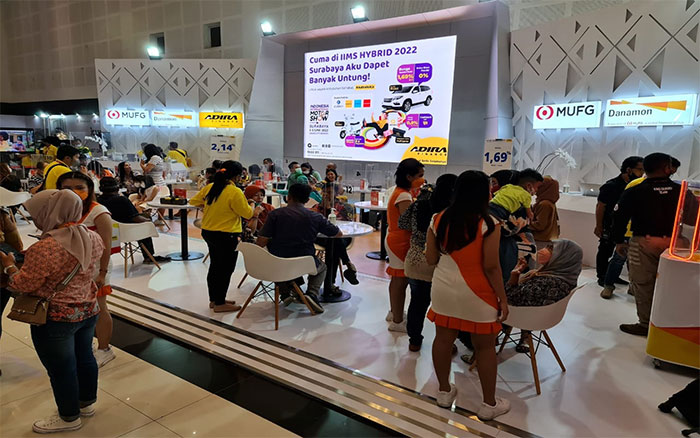 Suasana IIMS di Booth Danamon.