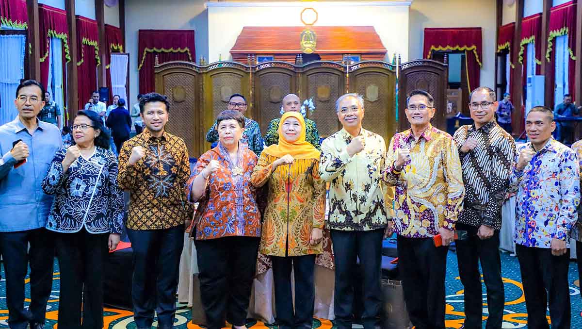 Gubernur Khofifah saat menerima 14 Duta Besar, serta calon Duta Besar Luar Biasa dan Berkuasa Penuh di Gedung Negara Grahadi, Surabaya.
