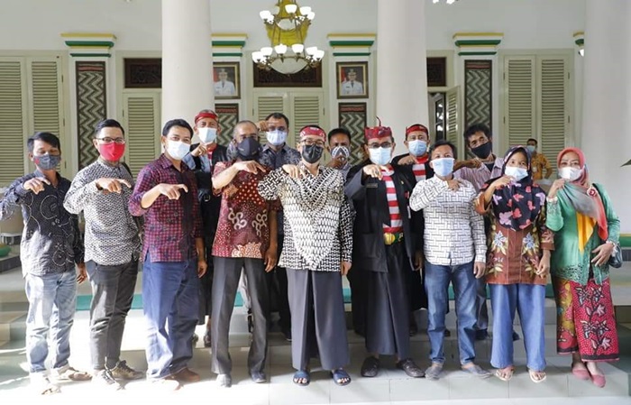 Kelompok Usaha Bersama (KUB) Pamekasan Hebat Toket (Pahe Toket) saat bersilaturrahim dengan Bupati Pamekasan Baddrut Tamam di Mandhapa Aghung Ronggosukowati.