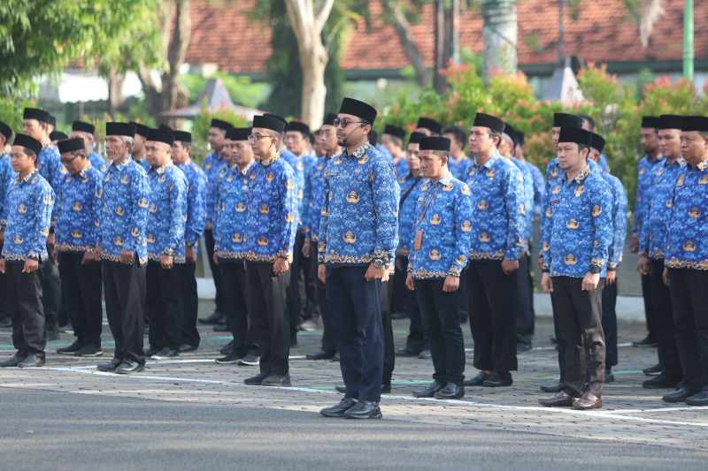 Upacara Harkitnas di halaman kantor Bupati Pamekasan