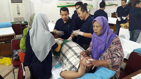 Suasana khitanan massal yang digelar PT. Petrokimia Gresik. foto: SYUHUD/ BANGSAONLINE