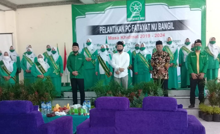 Para pengurus PC Fatayat NU Bangil usai dilantik.