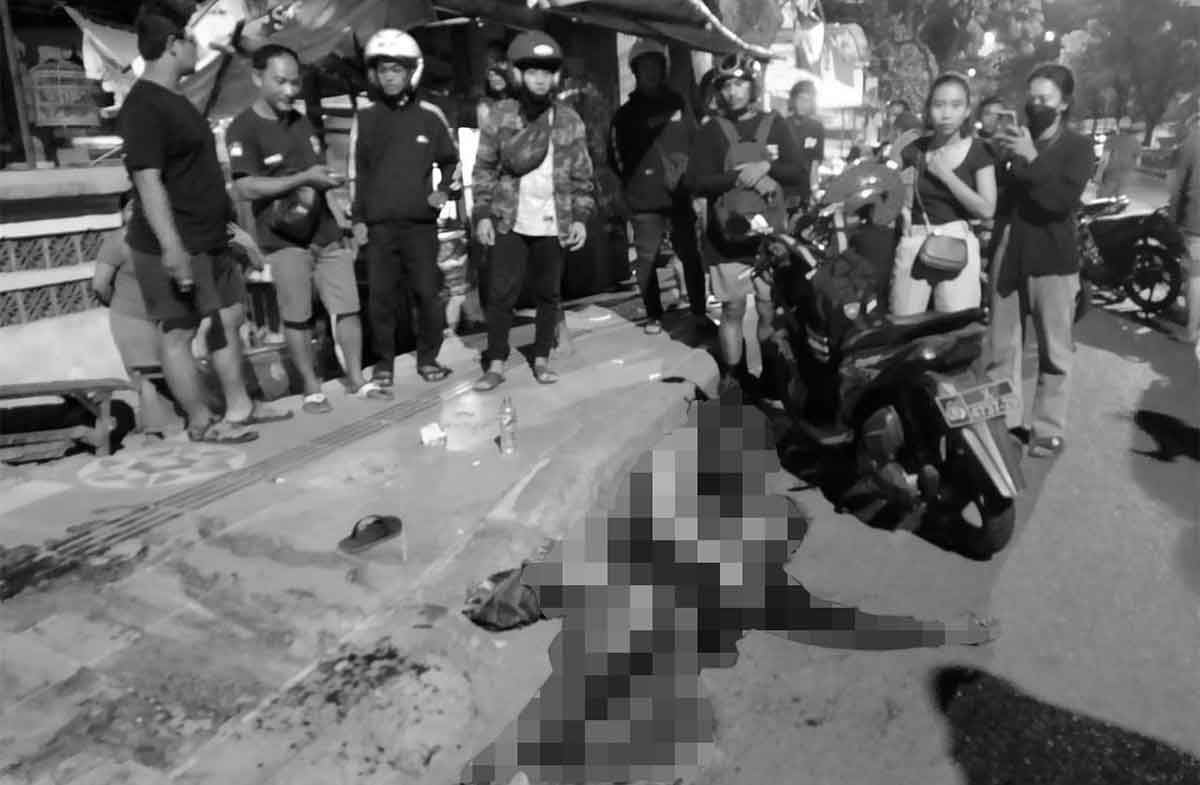 Korban pengeroyokan di Surabaya.