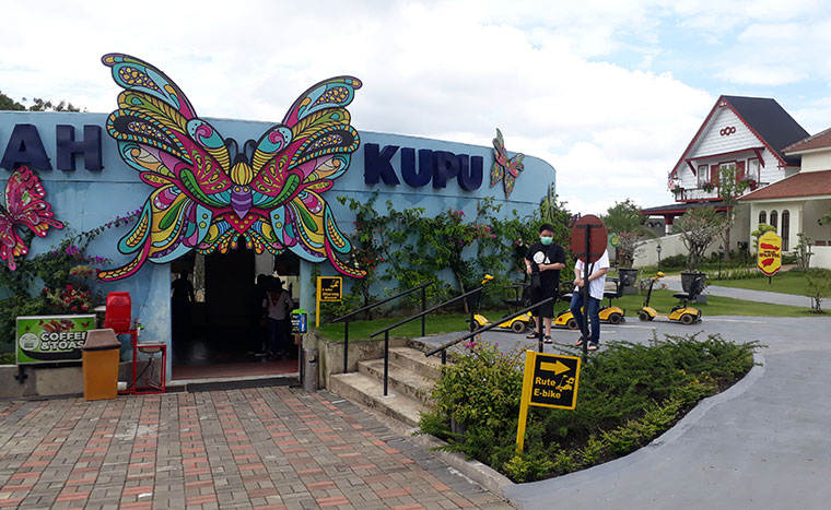 Suasana Batu Love Garden (Baloga) di zona kupu-kupu.