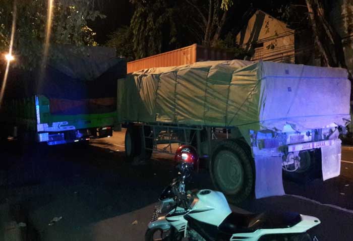 Gandengan truk yang menyebabkan petaka.