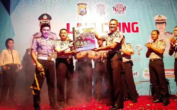 Ceritakan Pengalaman, Polres Gresik Launching Buku "Mengapa Harus RAS"
