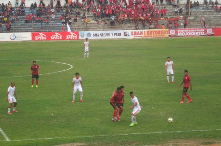 Pertandingan PSMP vs Aceh United. foto: SOFFAN/ BANGSAONLINE