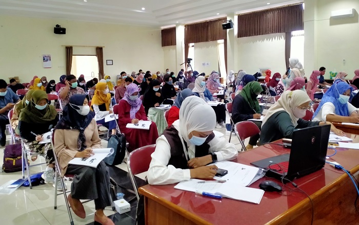 Para peserta saat mengikuti pelatihan Business Bootcamp Perempuan Hebat. foto: HERMAN/ BANGSAONLINE