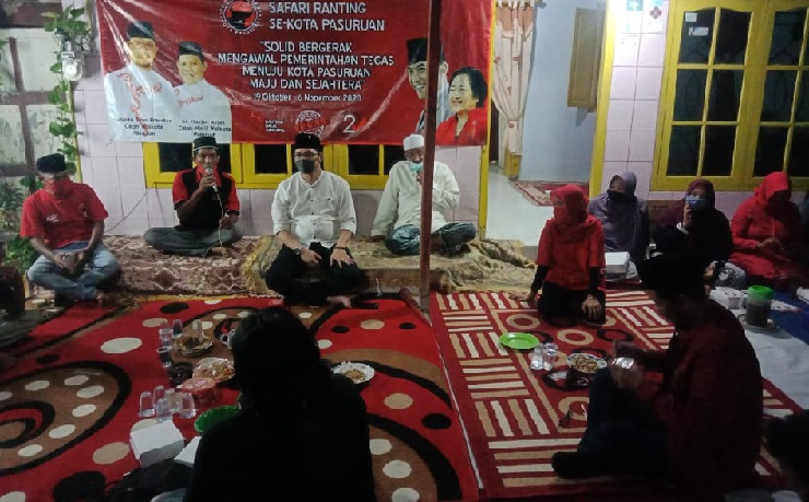 Teno saat menggelar pertemuan dengan warga Kebonsari.