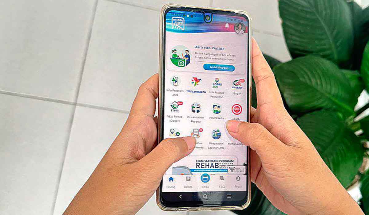 Penggunaan aplikasi Mobile JKN.