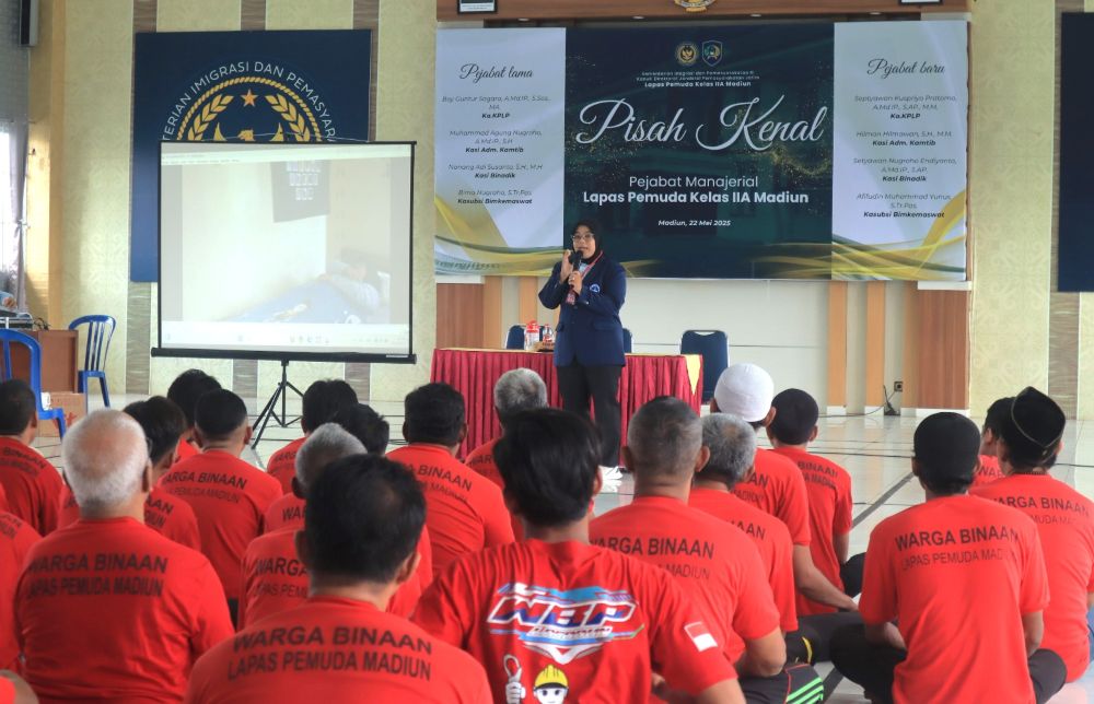 Mahasiswa Poltekkes Kemenkes Surabaya saat penyuluhan kepada WBP