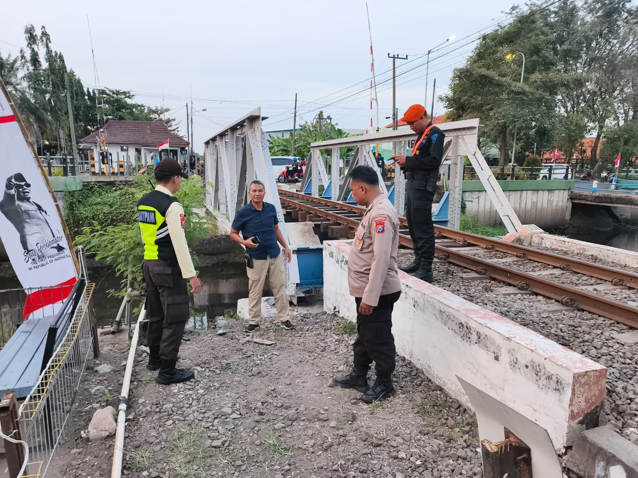 Lokasi perlintasan di mana korban tertemper KA Wijaya Kusuma