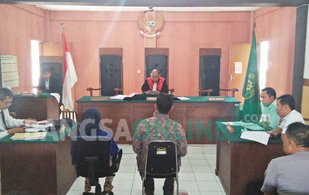 Sidang lanjutan praperadilan di ruang PN. foto: GUNAWAN WIHANDONO/ BANGSAONLINE