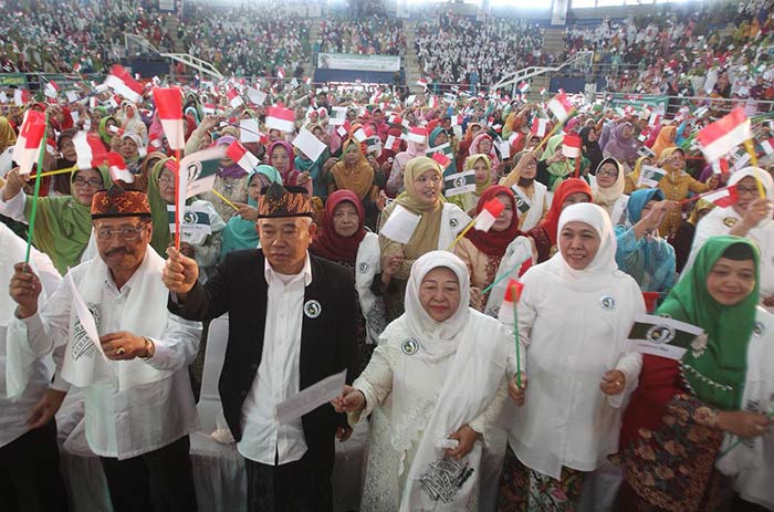 Khofifah Indar Parawansa menghadiri deklarasi Jaringan Kiai Santri Nasional (JKSN) Jawa Barat di Kota Bandung. foto: ist