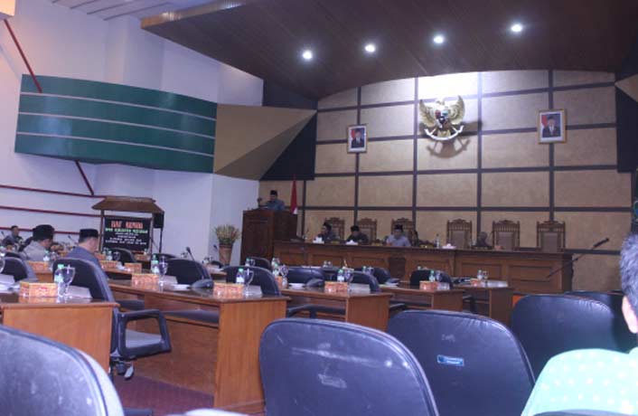Suasana sidang paripurna pengesahan 3 Raperda Non APBD.