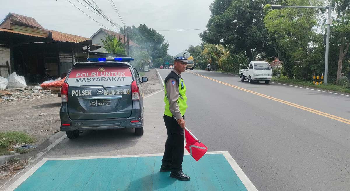 Patroli black spot yang digelar petugas dari Polsek Balongbendo, Sidoarjo.
