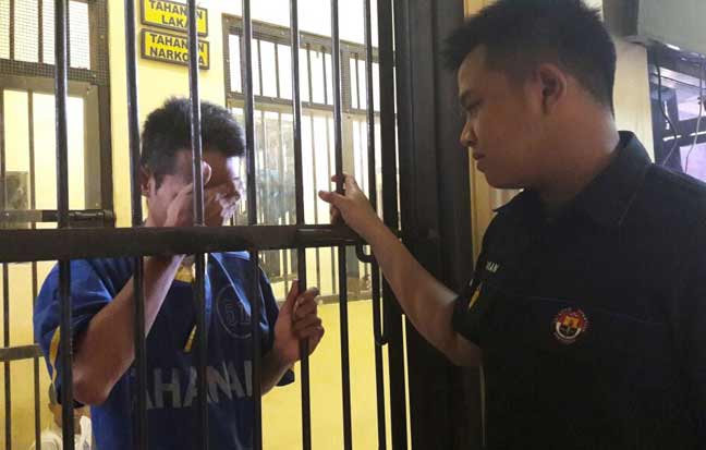 Pelaku saat berada di tahanan Polres Pasuruan.