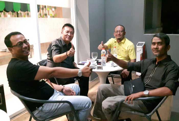 Petinggi lima poros partai Gresik saat menggelar pertemuan. foto: SYUHUD/ BANGSAONLINE