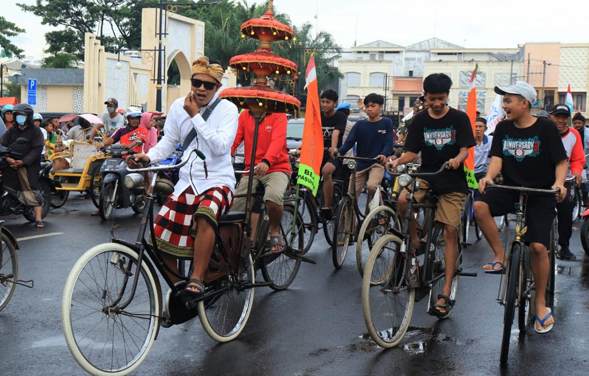 Ratusan Onthelist Ramaikan Kota Pasuruan