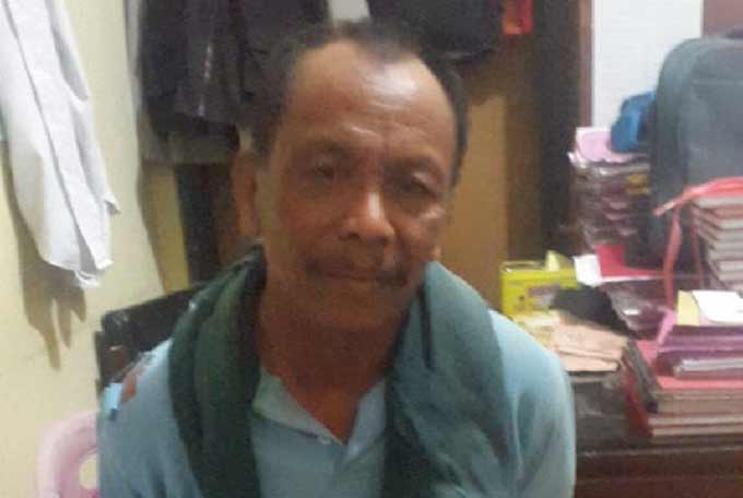 Pelaku pencurian kayu jati.