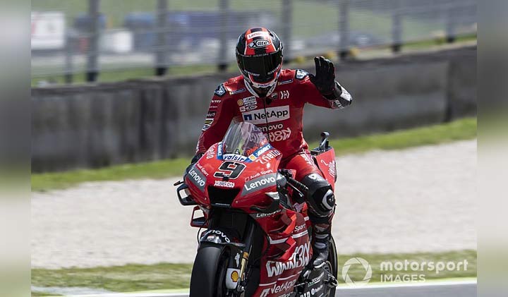 Danilo Petrucci usai menjuarai lomba. foto: motorsport.com