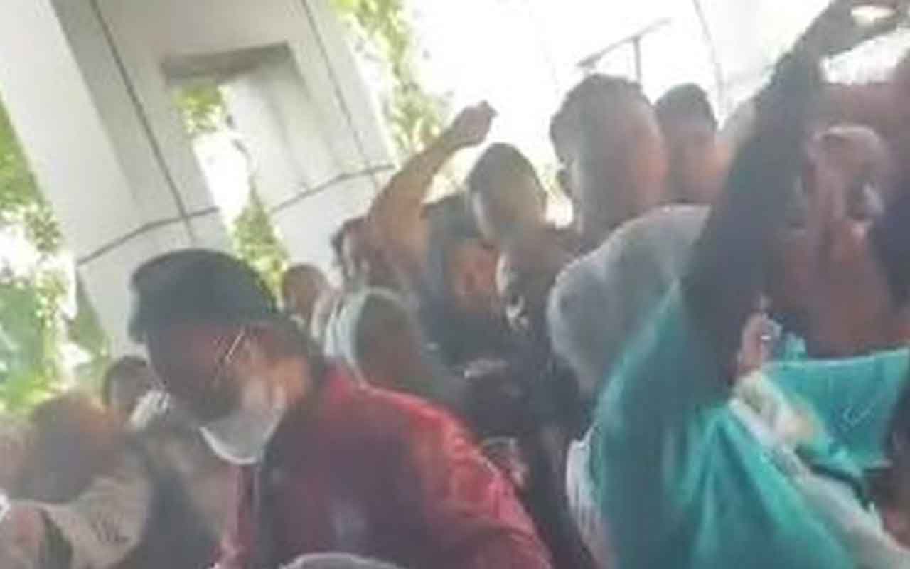 Olimpade di Bojonegoro berakhir ricuh, diduga panitia kurang siap dengan jumlah peserta yang banyak dan terkait penjurian yang tidak adil.