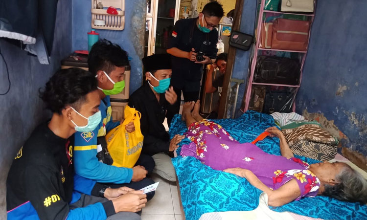 Ponpes di Jombang ini Bagi-bagi Ribuan Sembako Gratis