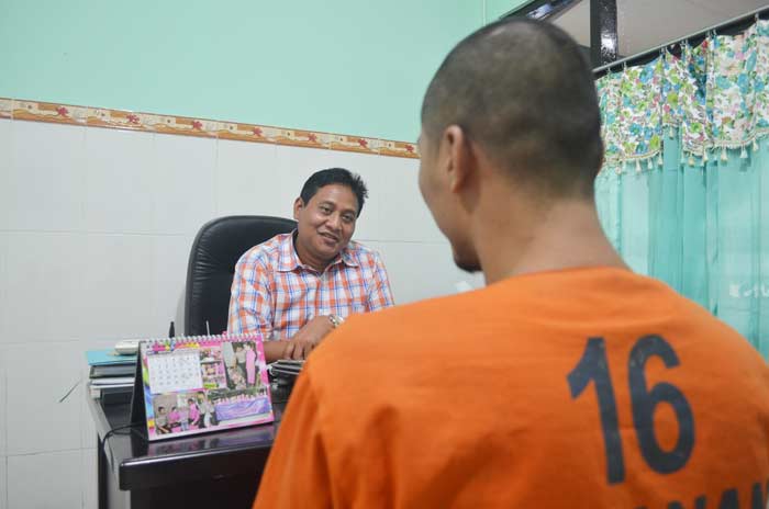Kompol Sugeng Purwanto saat meminta keterangan tersangka.