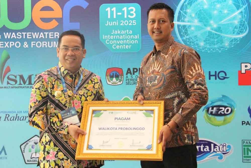 Wali Kota Probolinggo, dr. Aminudin mendapatkan penghargaan inovatif Bidang Pembiayaan Sektor Air Minum. (Ist)