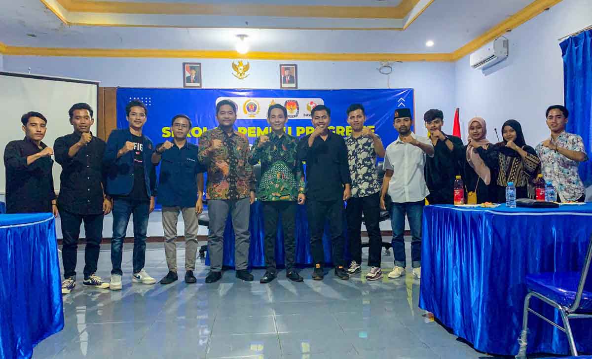Para mahasiswa yang menjadi peserta Sekolah Pemilu Progresif yang digelar DPM Unira.