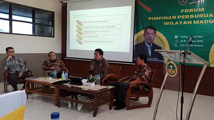 Suasana saat sejumlah rektor menggelar raker dalam Forum Pimpinan Perguruan Tinggi wilayah Madura.