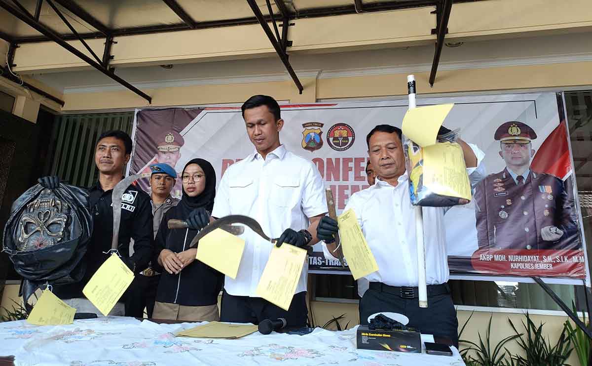 Polisi di Jember Amankan 4 Remaja Pembawa Sajam