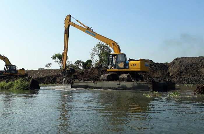 Normalisasi di sungai Kedunglarangan.