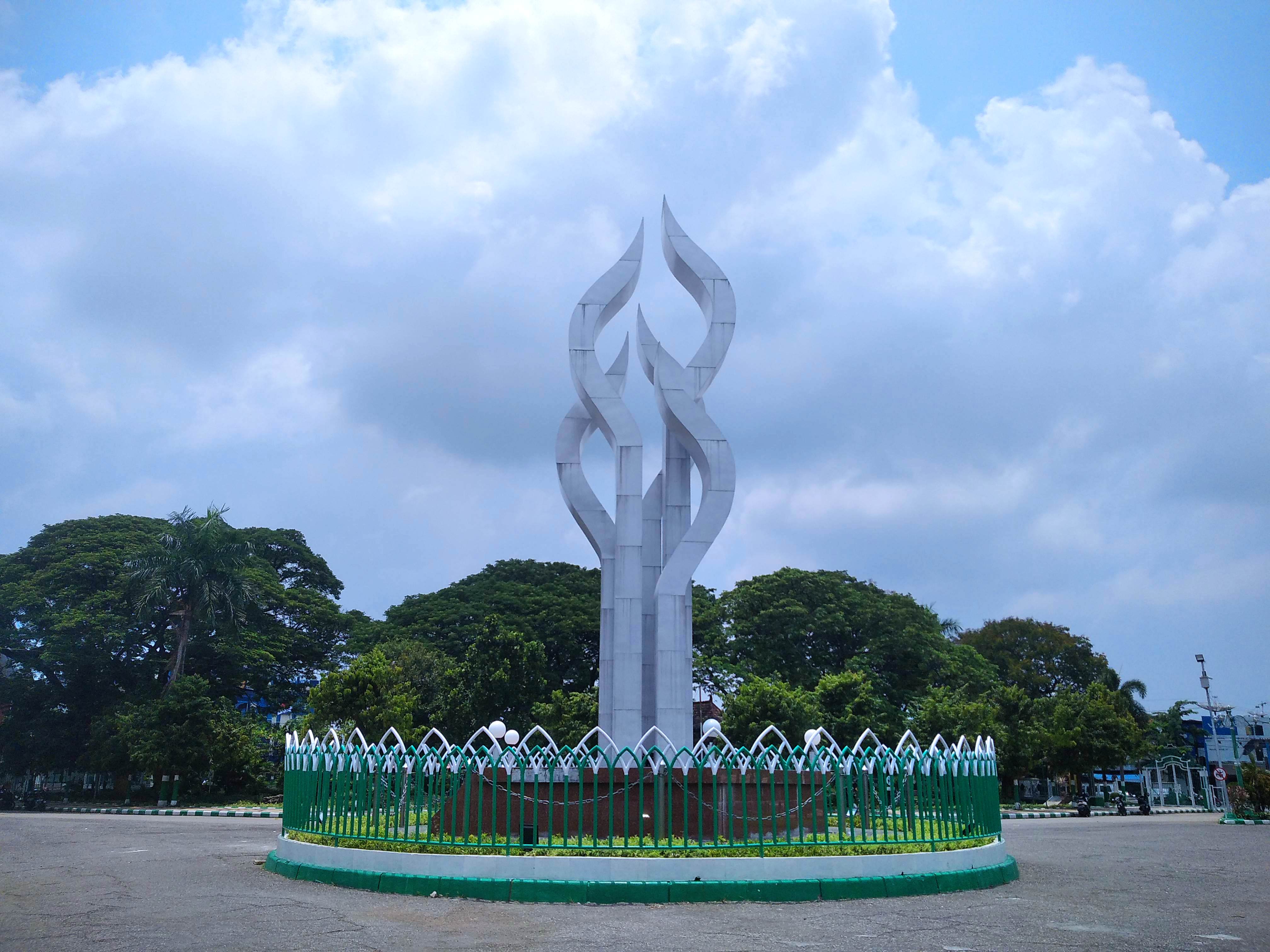 Monumen Arek Lancor