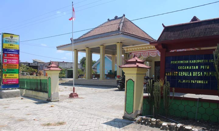 Kantor Desa Papungan, Ngawi tampak sepi.