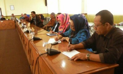 WADUL PANSUS - Pertemuan warga korban lumpur dengan Pansus Lumpur DPRD Sidoarjo, di gedung DPRD Sidoarjo, Selasa (21/4/20150). foto istimewa