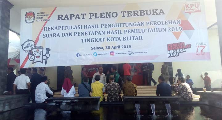 Pleno rekapitulasi suara tingkat KPU Kota Blitar yang digelar hari ini (30/4).